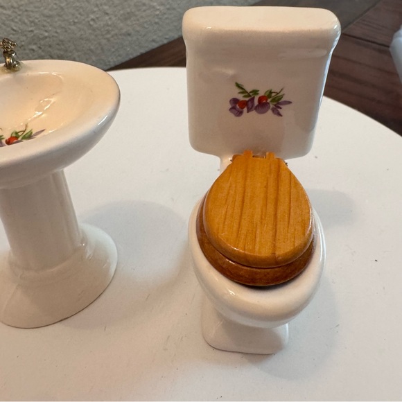 Vintage Dollhouse miniature furniture ceramic toilet & sink floral design - Picture 2 of 5